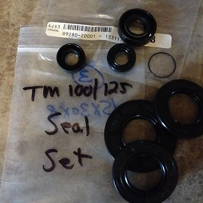 Suzuki TM100 TM125 73-75 Engine Main Crank Shaft Seal Set 75-77 RM100 '75 RM125M - Image 1 of 3