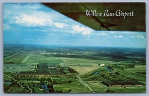 Postal 1957 Willow Run Aeropuerto y la planta de General Motors Michigan Cromo - Imagen 1 de 2