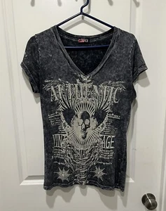 Lipstick boutique authentic vintage t-shirt - Picture 1 of 5