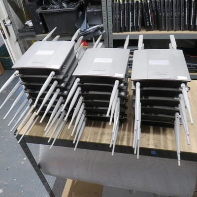 D-LINK DWL-8600AP Wireless Dual‑Band PoE Access Point With Bracket and Screws - Image 1 of 4