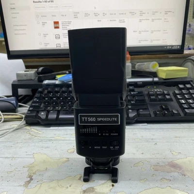 Neewer TT560 Flash Speedlite - Image 1 of 4