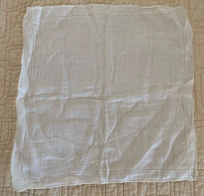 Vintage ~ Pañuelo ~ Blanco Fino Muy Suave Diseño Borde Abierto Foto 1 de 4