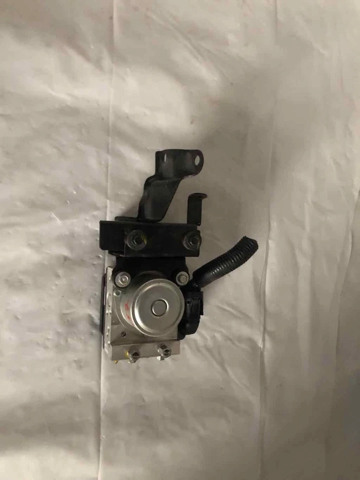 2011 - 2012 NISSAN LEAF ABS Anti-lock Brake System Control Module Assembly - Image 1 of 4