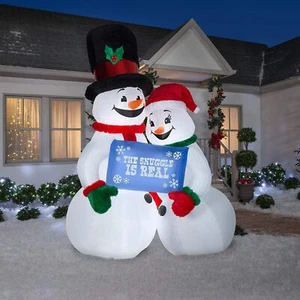 Gemmy 10' luftgeblasen beleuchtet Mixed Media Schnee Paar der Kuschel ist echt aufblasbar - Bild 1 von 3