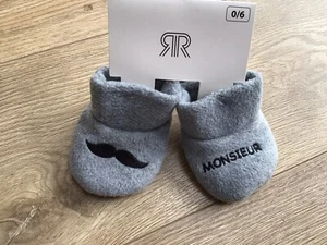 LA REDOUTE BABY GREY NON SLIP BOOTEES AGE 0-6 MONTHS BNWT - Picture 1 of 3