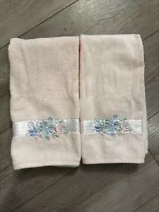 2 Vintage Crafted With Pride In USA Hand Towels Floral Pink Flowers New No Tags - Picture 1 of 5