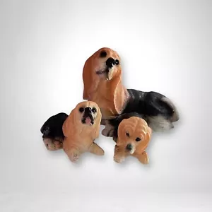 Lotto Figurine Vintage Basset o Beagle Famiglia Resina Set 3 Pezzi - Foto 1 di 7