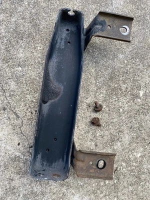 97-01 Jeep Cherokee XJ OEM Emergency Parking Brake Cable Equalizer Frame Bracket - Image 1 of 2