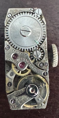 VINTAGE 21.33 X 8.83 MM LADIES CROTON WRISTWATCH MOVEMENT KEEPING TIME - Image 1 of 2