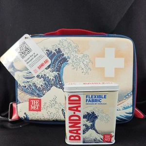 BAND-AID Kit - The Met Under the Wave off Kanagawa & box of matching Bandages - Picture 1 of 6