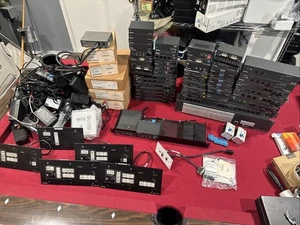 Lote de unidades de trabajo de material de computadora de audio de video Extron - Imagen 1 de 24