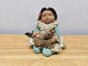 Niña india nativa americana con estatuilla de ciervo resina 3 1/4" de alto - Imagen 1 de 6