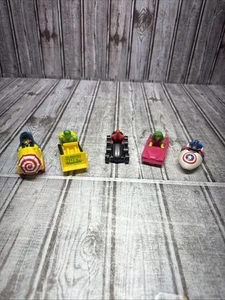 Lotto di 5 Vintage Marvel DC McDonald’s Cars Pinguino Hulk Spider-Man Capitano - Foto 1 di 18