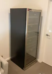 Vintec 170 bottle single temperature wine fridge. - Picture 1 of 2