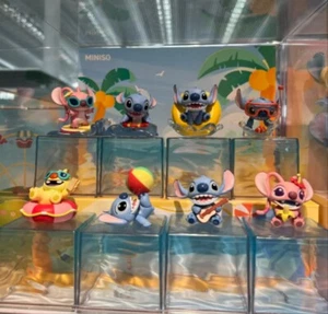 Miniso Stitch Serie Fiesta de Verano 1.9" Caja Ciega Creativa Coleccionable - Imagen 1 de 15