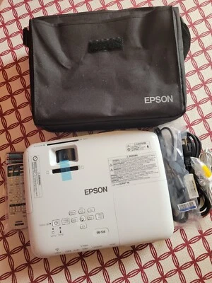 Epson EB-S18 LCD Projektor - Bild 1 von 3
