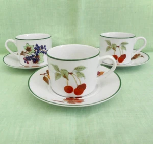 3 Royal Worcester porcelain Evesham Vale tea cups & saucers - 300 ml - Picture 1 of 6
