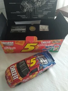 Terry Labonte #5 Kellogg/ Cheez-It 2002 Monte Carlo 1:24 DieCast NASCAR - Picture 1 of 5