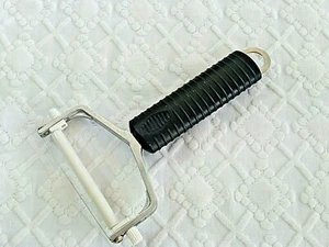 wire CHEESE SLICER hand held  manual 4-3/4 x 7-1/2" metal plastic durable hanger - Picture 1 of 6