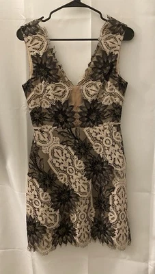 Vestido de Noiva BCBGMAXAZRIA Lynne Floral Camadas Formal Noite Tamanho 02 Preto Bronzeado - Imagem 1 de 4