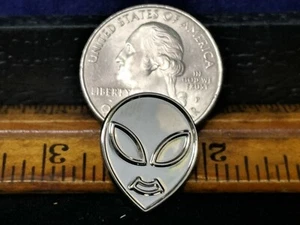 12x Neu aus altem Lagerbestand 1 Dutzend silberfarbene Vintage Alien Raumfahrer Anstecknadel/Brosche Großhandel Schmuck - Bild 1 von 4