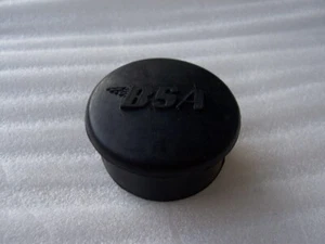 BSA CENTER FUEL GAS TANK PLUG WITH LOGO RUBBER GROMMET 40-8107, 68-8170 - Bild 1 von 1