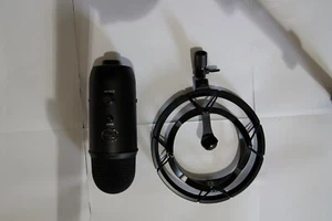 Blue Yeti Professional Multi-Pattern USB Condenser Microphone - Blackout - Picture 1 of 4