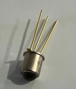 TIL 81 TIL81 NPN PHOTOTRANSISTOR DETECTOR KOREA NOS Vintage electronics QTY 1 - Picture 1 of 2