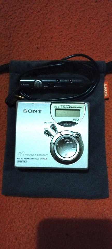 Sony MZ-N520 Walkman Minidisc MD avec télécommande RM-MZ-4R +pochette a reparer - Image 1 of 4