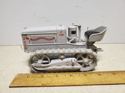 Toy Ertl Caterpillar 2Ton Track Type Tractor 1:16 Scale N.F.T.S.  1993 - Image 1 of 4