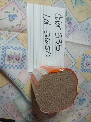 Pacote com 3 fios de tapete acrílico Bucilla Bernat Dupont cor pré-cortada 335 lote 2650 - Imagem 1 de 3