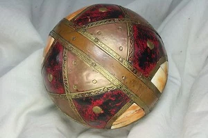 Kugel mit Intarsien aus Holz, Leder und aus Messing. Hindu - Bild 1 von 4