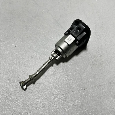 OEM FRONT LEFT DRIVER SIDE DOOR LOCK CYLINDER HANDLE TOYOTA CAMRY 2018-2024 - Imagem 1 de 4