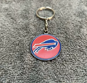 Portachiavi vintage NFL Buffalo Bills NY Football 2 lati logo casco in rilievo NFL AFL - Foto 1 di 3