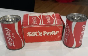 AGITADORES DE SAL Y PIMIENTA DE COLECCIÓN COCA COLA BEBIDA COCA COCA COCA TIENEN UNA COCA - Imagen 1 de 12