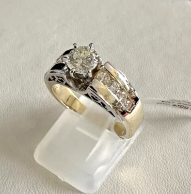 14kt yellow gold wedding ring with round 0.55CT.round diamond center size 7. - Image 1 of 4