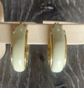 Pendientes con clip Avon vintage 1977 dorados n crema de aro serie E5 - Imagen 1 de 4