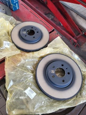 COPPIA DISCHI FRENO ANTERIORE ORIGINALE 8K0615301A AUDI A4 / ALLROAD B8 Q5 A5 - Immagine 1 di 4