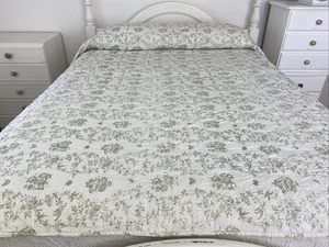 Green White Reversible Floral Stripe Quilted Coverlet / Comforter / Bedspread - Picture 1 of 19