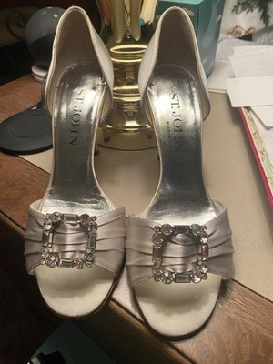 Mujer ST jOHN Plateado Talla 8.5 B DOrsay Tacones Satinado Con Plantillas de Cuero Foto 1 de 4