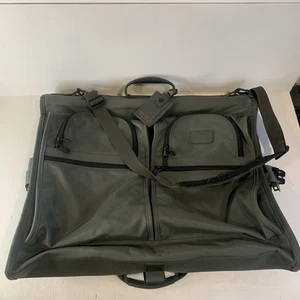 Tumi Borsa Porta Indumenti Grande Verde Alfa Ballistica Nylon Borsa Armadio Pieghevole 231M3 - Foto 1 di 16