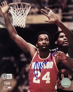 MOSES MALONE SIGNED PHOTO 8 X 10 AUTOGRAPHED ROCKETS BAS BECKETT AUTHENTICATION - Picture 1 of 1