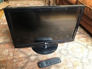 LG Tv 22 Inches - Picture 1 of 6