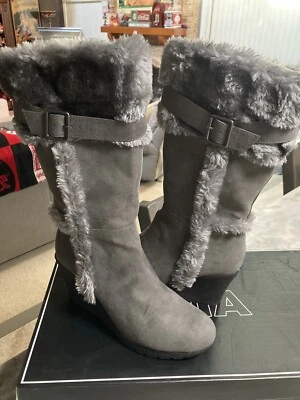 MIA Tonia 人造毛皮灰色冬季靴 女式 美国 10 码 中筒 全新带盒 — 第 1/4 张图片
