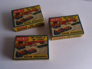 Vintage Train Garden Merit OO Gauge Station Accessories Barrels Sacks Trunks Etc - Picture 1 of 3