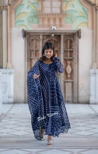 Festival Wear Kota Doria Bandhani Stampa Kurti con Pantaloni e Set Dupatta, Abiti - Foto 1 di 5