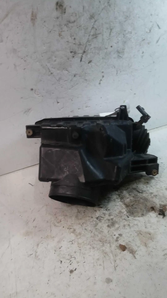 Used Upper Air Cleaner Assembly fits: 2009 Acura Mdx 3.7L 6 cylinder upper Upper - Image 1 of 3