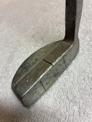 Eixo de nogueira putter antigo Otey Crisman 12H destro 35" década de 1940(?) Punho de couro - Imagem 1 de 4