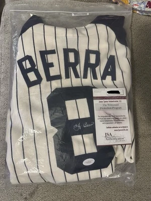 Camiseta firmada por Yogi Berra de los Yankees JSA Foto 1 de 4