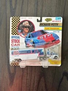 1992 Road Champs Richard Petty NASCAR Team Transporter STP (1:87 Scale) - Picture 1 of 3
